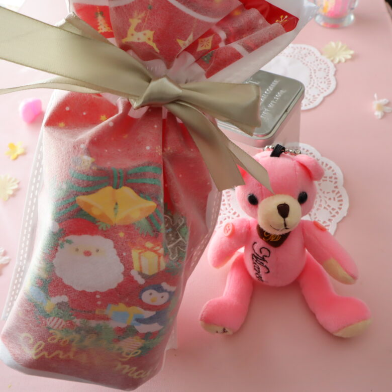 ｾﾘｱ100均ｸﾘｽﾏｽﾗｯﾋﾟﾝｸﾞ袋2025 ﾘﾎﾞﾝｶｰﾄﾞも！包んだﾚﾋﾞｭｰ&ﾀﾞｲｿｰも - 100均✖Sweetsレシピ‼