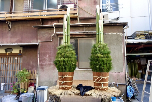 お正月飾り 門松 の意味・特徴・飾り方・片づけ方福岡 店舗ディスプレイ装飾・販促企画・デザイン制作 有限会社次元クリエイト