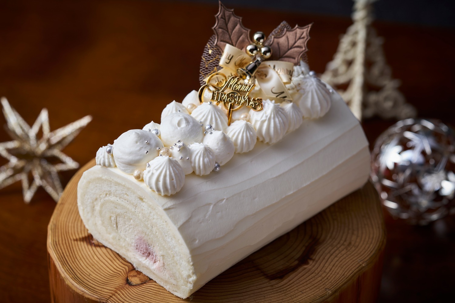 グランド ハイアット 福岡のクリスマスケーキ、九州産素材の贅沢ショートやキャラメルアイスケーキなど - ファッションプレス