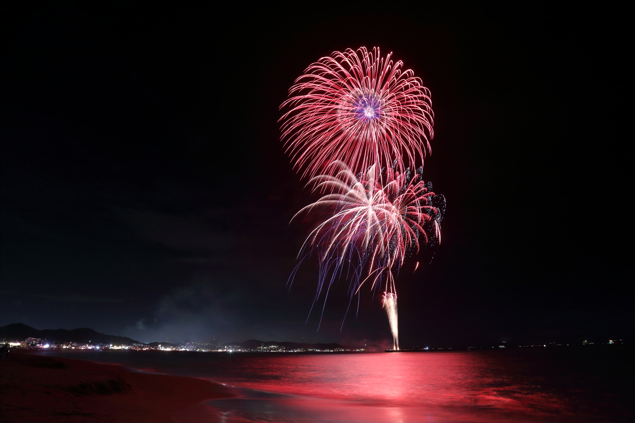 2024 第44回三浦海岸納涼まつり花火大会が本日開催！水中孔雀は必見夜景FANマガジン
