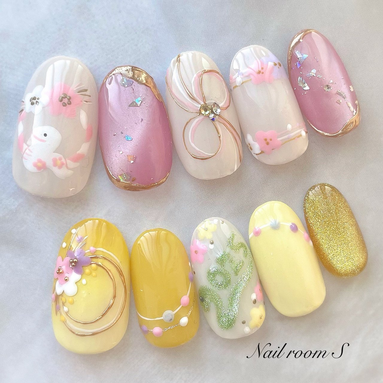 2025年元旦 お正月ネイルデザイン12選 シンプル〜干支ネイルまで