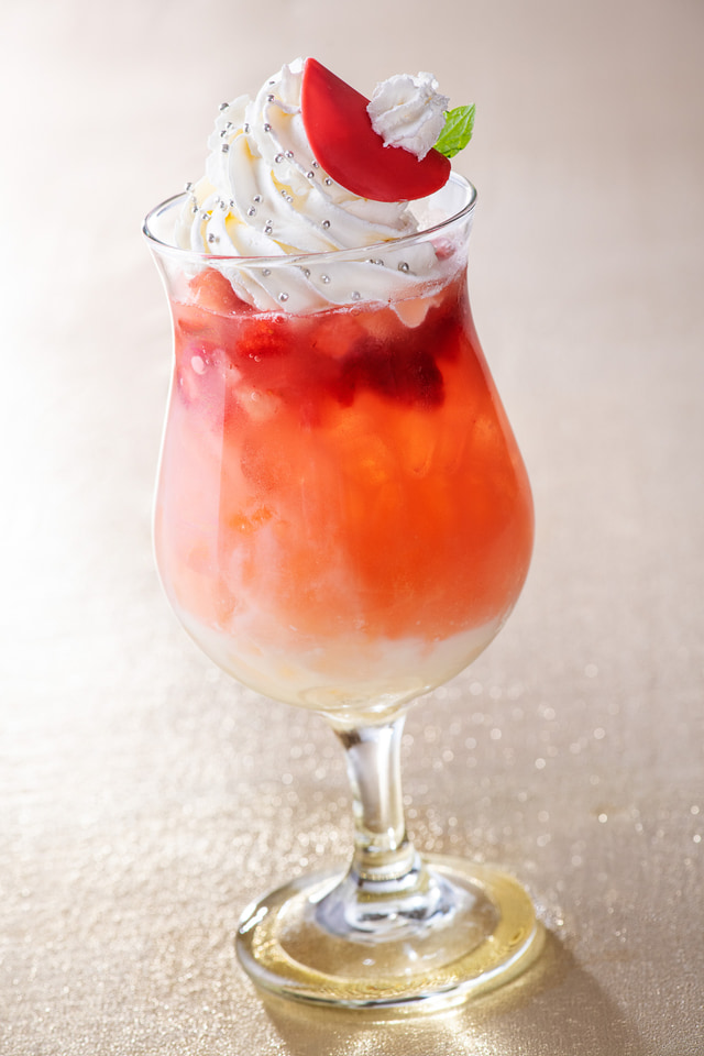 華やかブッフェにかわいいスペシャルドリンク！東京ディズニーランドホテル シャーウッドガーデン・レストラン“ディズニー・クリスマス 2025”スペシャルメニュ