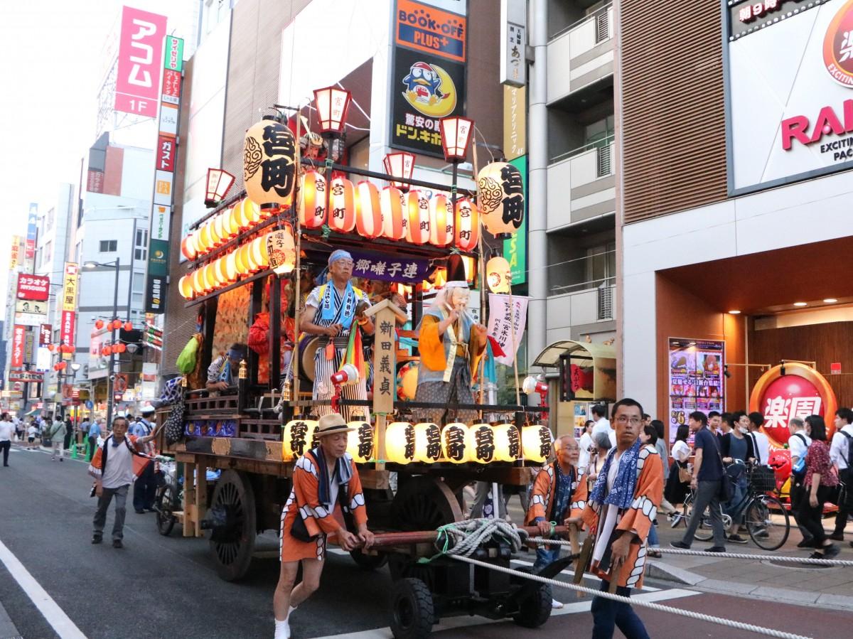 山車を引く学生 - 八戸経済新聞