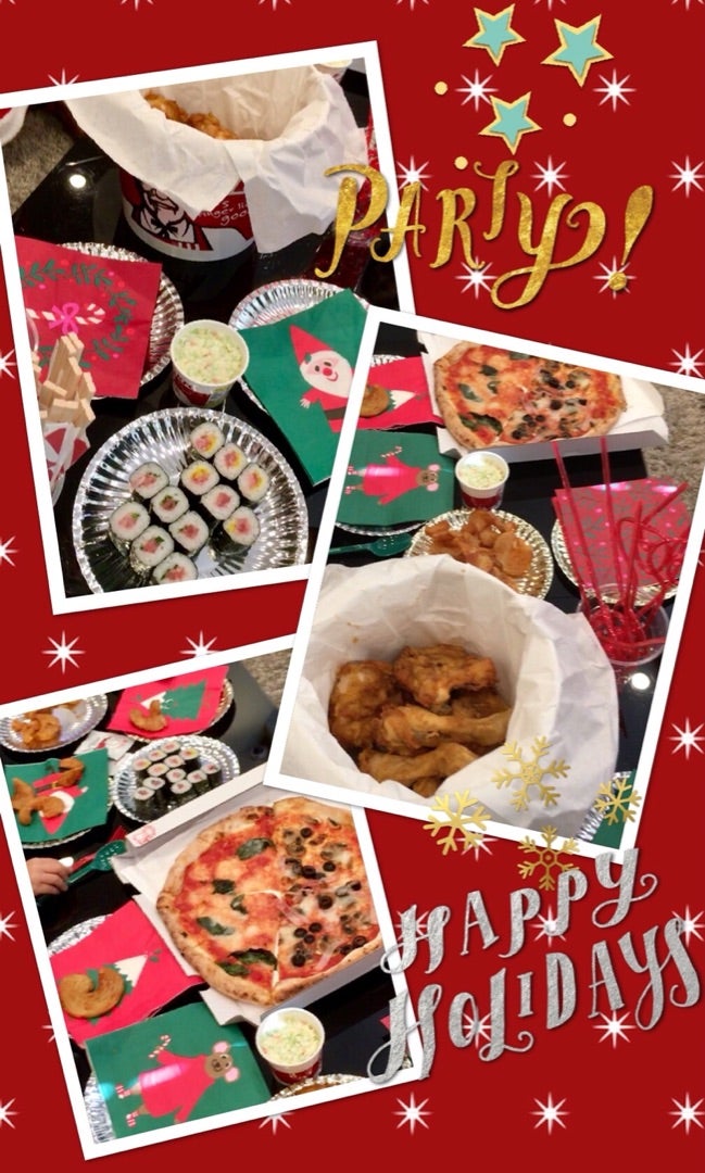 クリスマスプレゼント交換会可愛い🎄 . すぐ愛社精神出すから弊社のリップをプレゼント！ ピザが盛れた、私のお部屋の日当たりがおしゃれ笑 .クリスマスパーティークリスマスプレゼントプレゼント交換クリスマス🎄