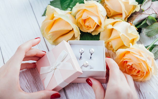 記念日や誕生日に。ふたりの思い出写真をカタチにするプレゼントアイデア3選マガジンプリントデイズ by FUJICOLOR富士フイルム