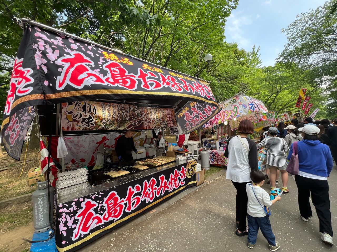 お祭りや縁日の必須アイテムといえば屋台で決まり、祇園祭ほか、屋台が並ぶお祭りと屋台の周辺事情あれこれcaedeKyoto カエデ京都紅葉と伝統美を引き継ぐバッグ