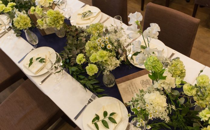 ゲストテーブル 装花 なしTikTok