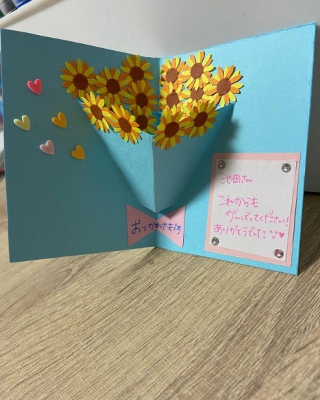 プレゼントからクマが飛び出す！メッセージカードが作れる型紙 ダウンロード版HAPPY BIRTHDAYCRAFTS ハピバクラフト 〜誕生日の飾り付けや手作りメッセージカードのお店