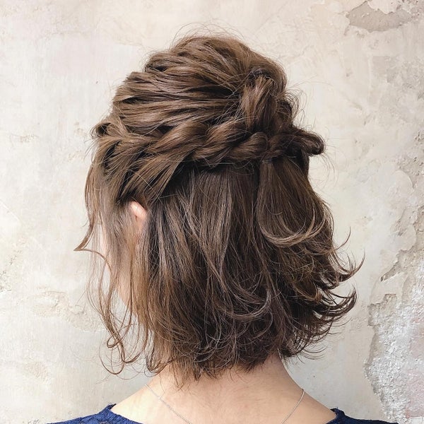結婚式の髪型！ボブでもハーフアップはできる？簡単アレンジ10選WEDDING JOURNAL