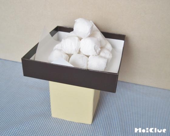 楽しい秋のレクリエーション活動：風船文字当てクイズとシーズンカフェ