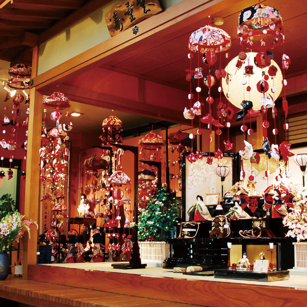 雛人形 小三五 親王 三段飾り 吉藤作 雛人形 特別限定品 ひな人形 ひな祭り 雛祭り 雛飾り ひな飾り お祝い プレゼント 海外土産 桃の節句 節句 飾り 日本伝統 文化 コンパクトサイズ株式会社 山本人形