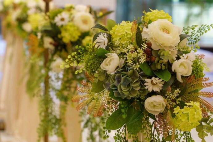 結婚式の装花の費用相場。挙式、披露宴、高砂、テーブルなど各装花の各相場