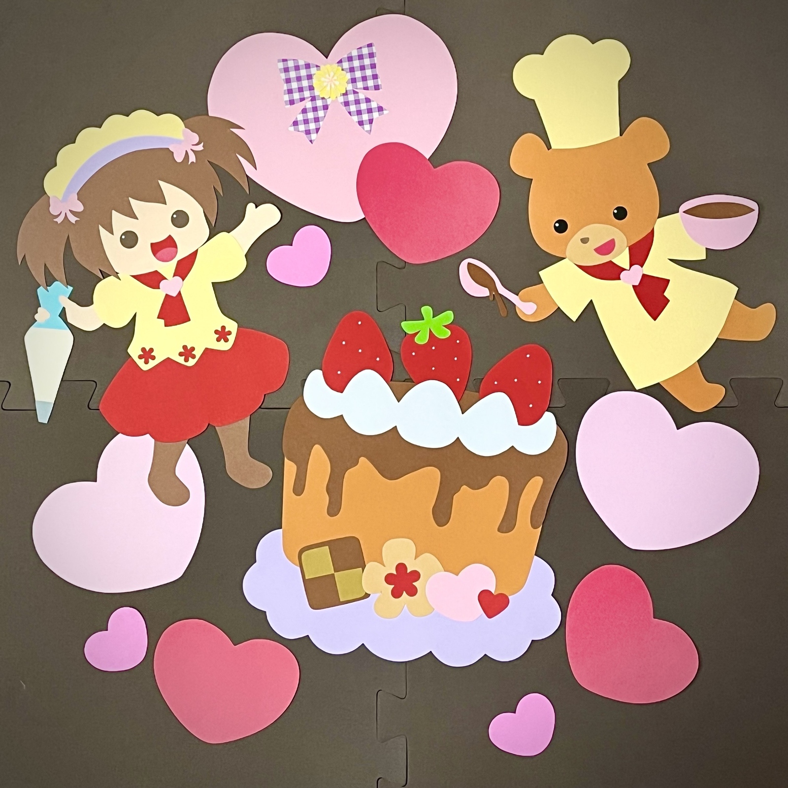 バレンタイン製作✂️ 2種類作ってみました！ . 2枚目は乳児さん向き👧 茶色の画用紙をチョコレートに見立てて、クレヨンでお絵描きしたり、シール貼りをしてオリジナルのチョコを作れます！ . 3枚目は幼児さん向き👦 白い画用紙をハート形に切り、画用紙にクレヨンで