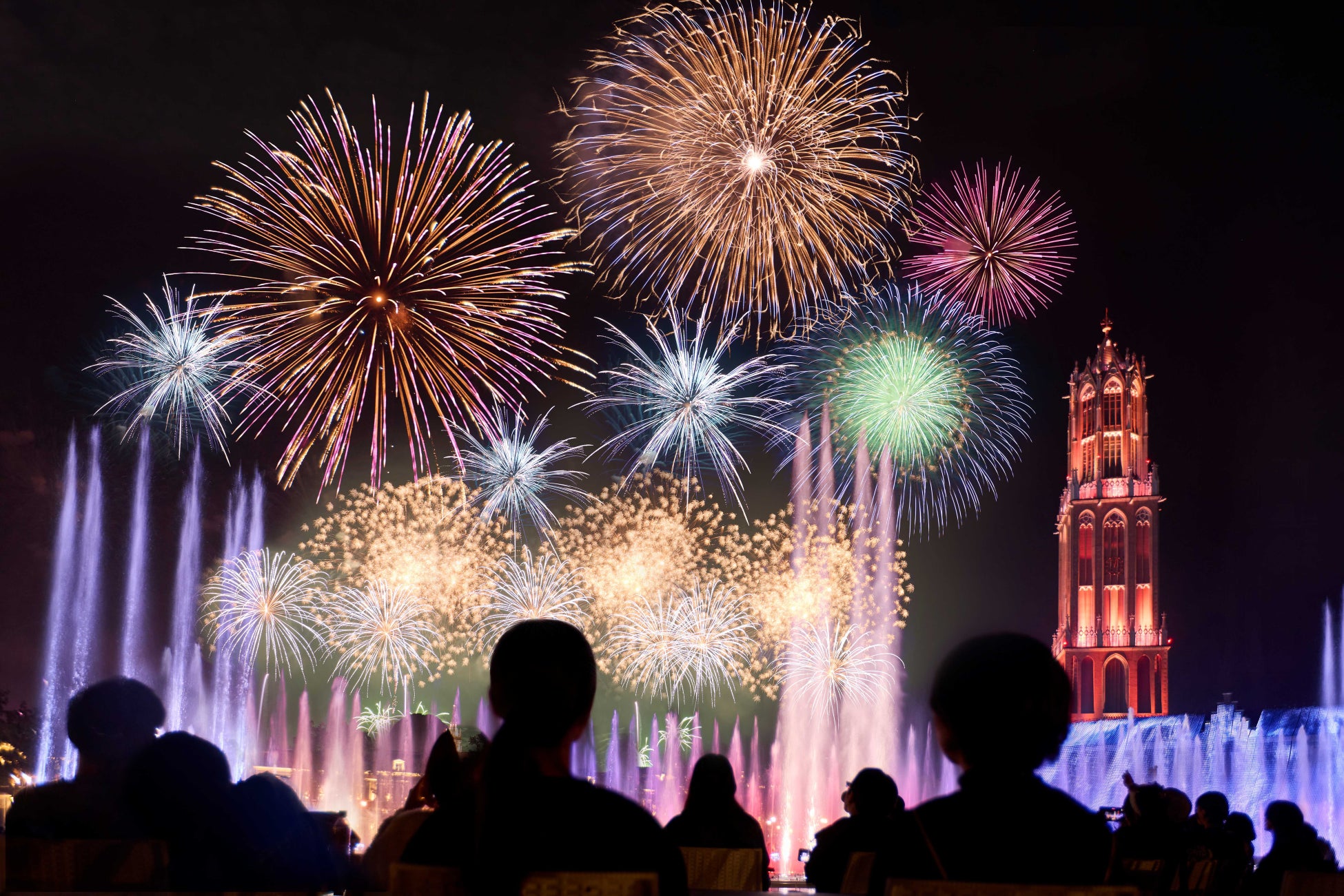 戸田橋花火大会・いたばし花火大会のスターマインの写真素材117232695- PIXTA