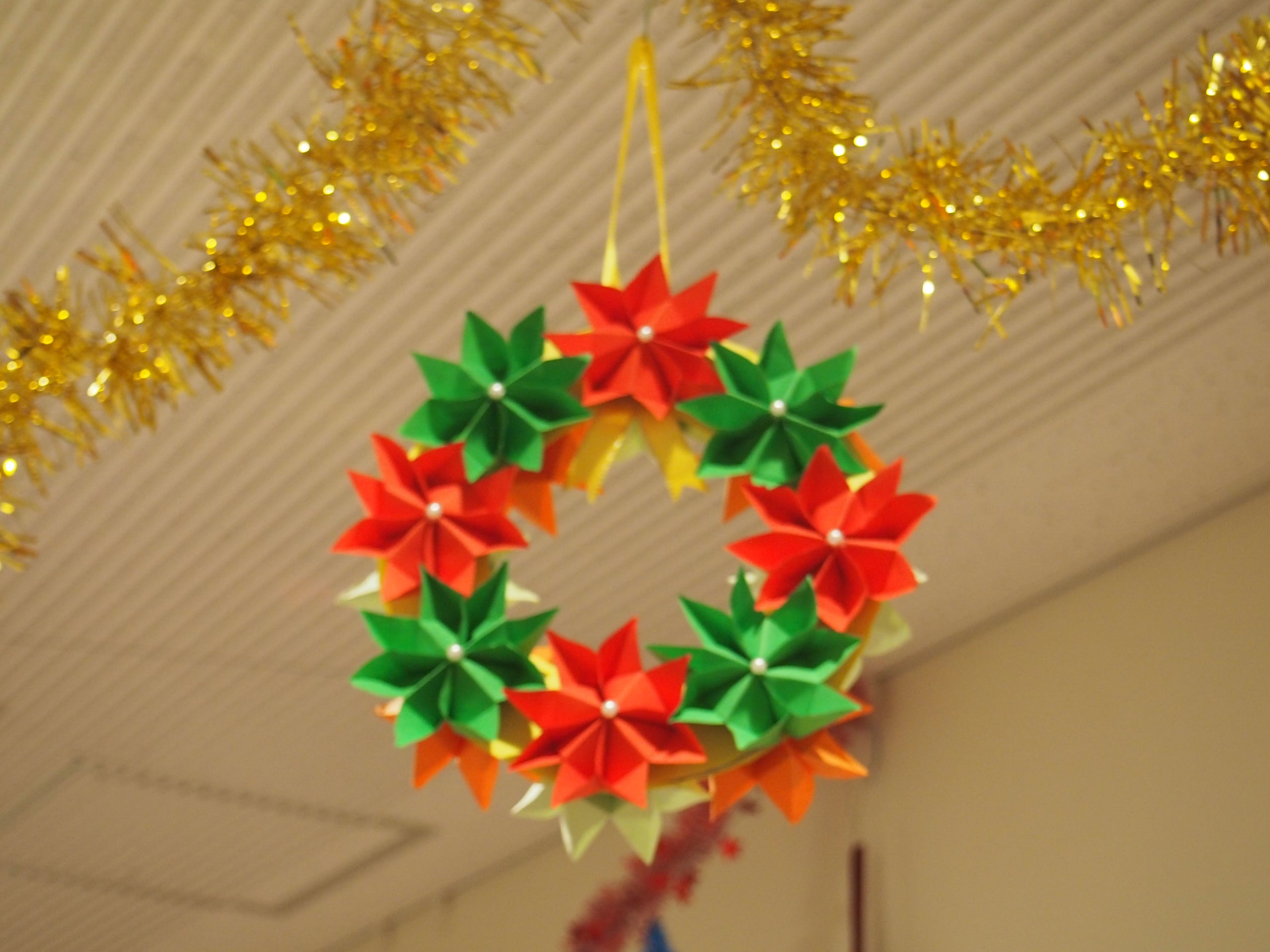 かんたん折り紙で作るクリスマスツリー壁面飾り 音声解説あり How to make an easy Christmas tree walldecoration with origami