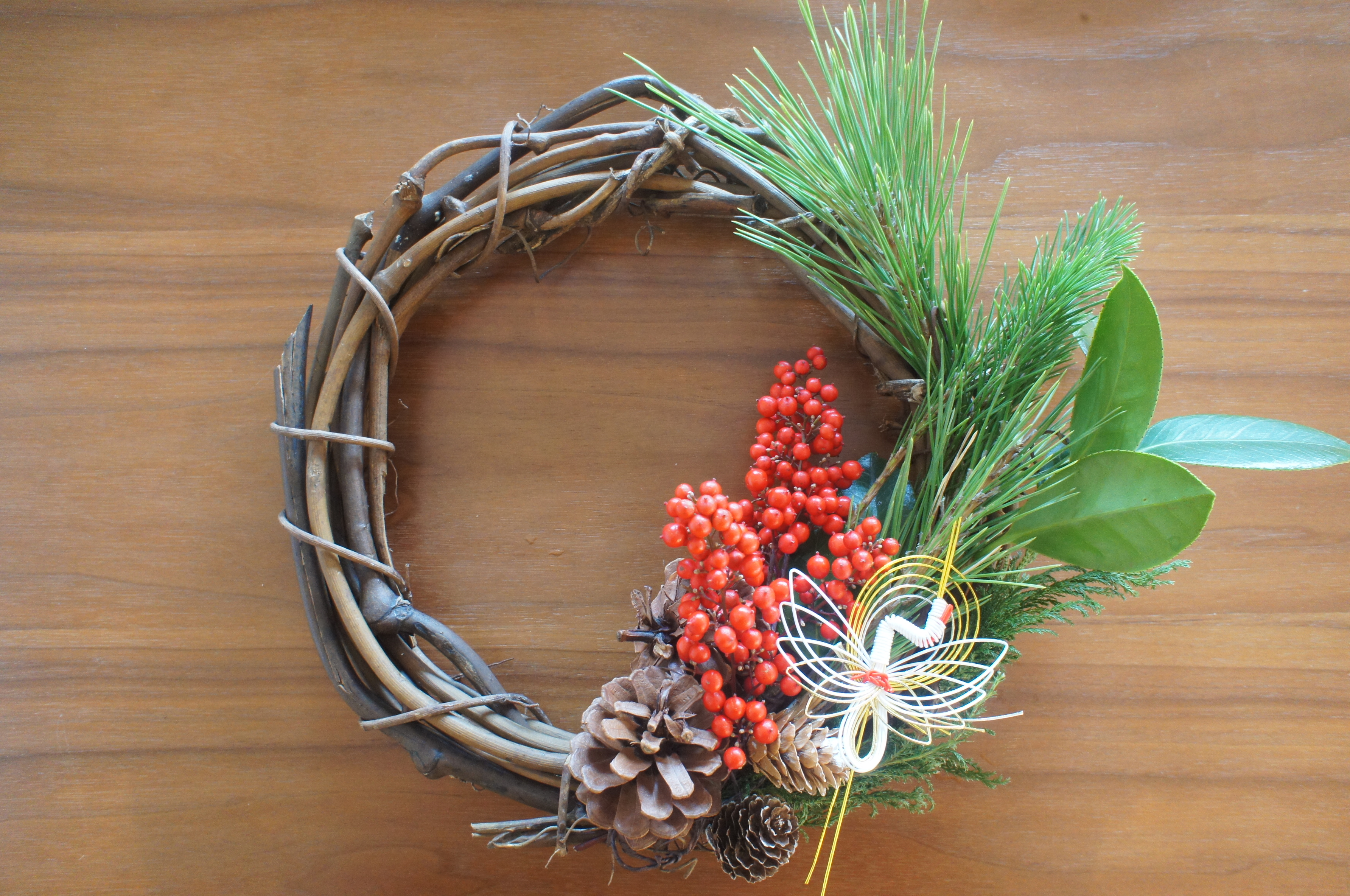 手作り『正月飾り』で迎える新年！ １００均材料を切って貼るだけ『しめ縄リース』の作り方 – GLUGLU グルグルby grape