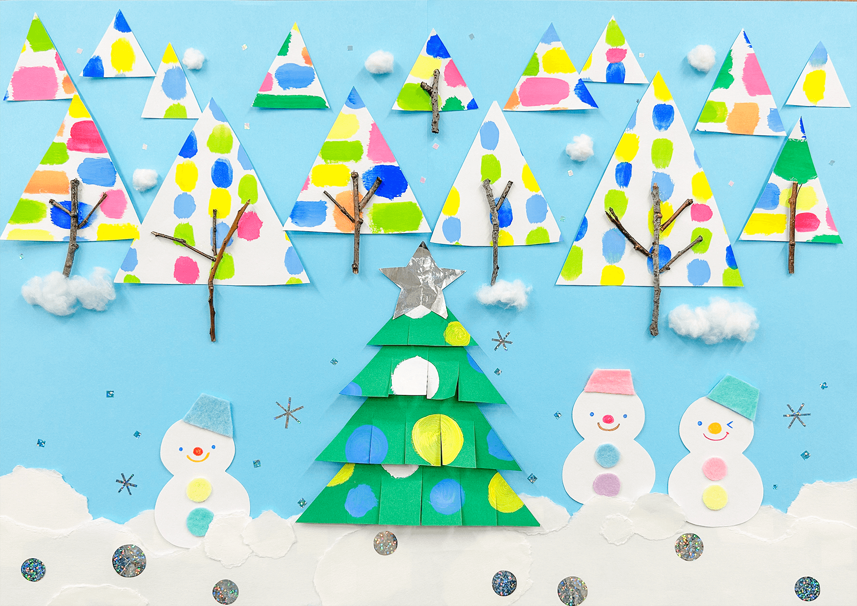 壁面飾り クリスマスの壁面 かんたん折り紙で作るクリスマスツリー壁面飾り 音声解説あり