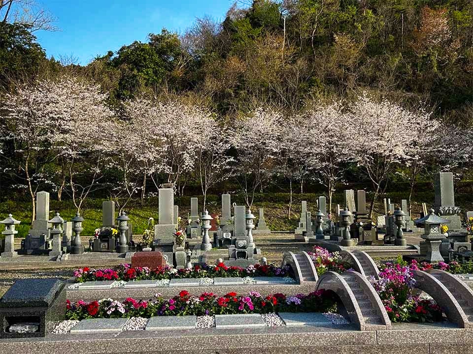 お墓参りに行くペース 頻度 はどのくらいですか？横浜市周辺の墓地・横浜市営墓地 墓石なら石半にお任せ賢いお墓づくり