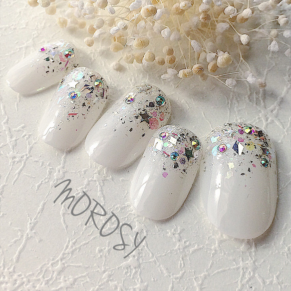 京都のネイルサロンでクリスマスネイル施術事例の一部やスタイリストのおすすめメニューをご紹介円町の美容院はhair salon gluck