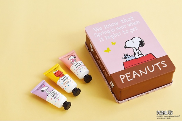 12 25はクリスマス🎄 みなさんのところにサンタさんはやってきましたか✨？ どんなプレゼントをもらったか、コメントで教えてくださいね😊シルバニアファミリーシルバニアsylvanianfamiliescalicocritterssylvanianドールハウスdollhouseミニチュア