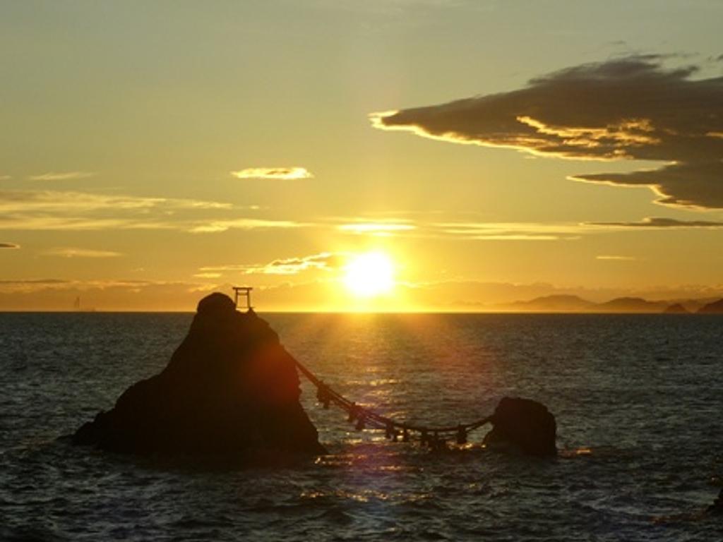 福岡 糸島・桜井二見ヶ浦の絶景夕日が見たい！そのコツとは 夏至限定権丈俊宏- エキスパート - Yahoo!ニュース
