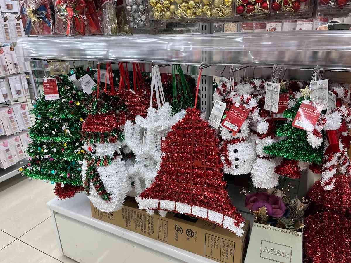 クリスマス飾りは100均で！子どもと組み立てられるディスプレイに挑戦100均アイテムで、暮らしをもっと便利に楽しむ情報メディア くらしマグネット