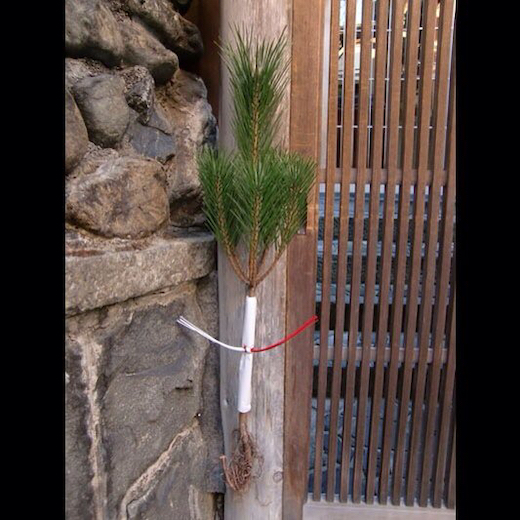 門松の正しい飾り方を解説、雄松と雌松は左右どちら？飾る期間は？略式の場合は