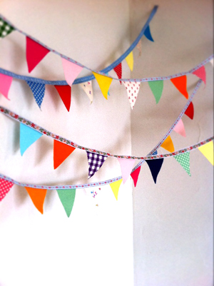 にじいろ保育園の運動会に合わせた万国旗づくり