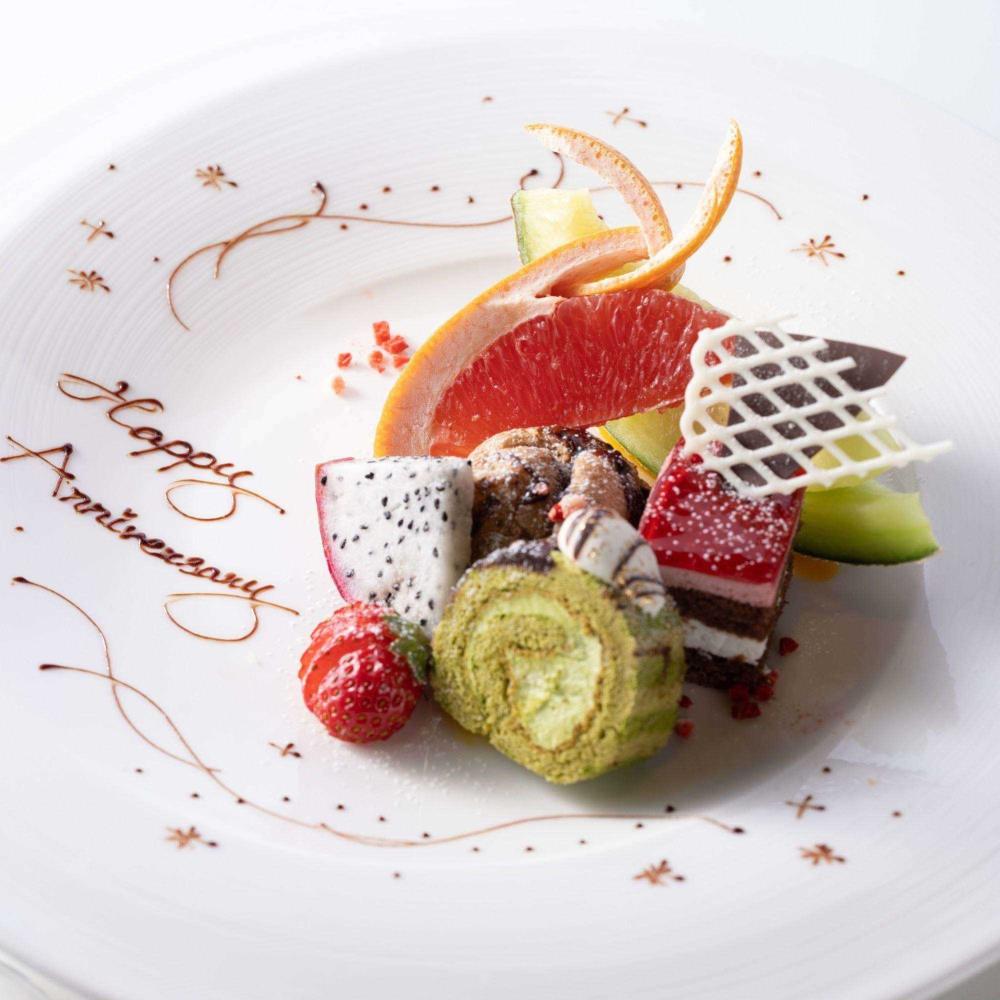 本日はお知らせです💡✨, ., バースデープレートのデザートの増量承ります🎂👏🏻, .,写真の様に通常のプレートよりも見た目も豪華になっております🥰, ., 価格の方は＋５００円頂きますのでご了承ください😌🤲🏻, .,ご予約時にスタッフまでお声がけください😊💓, ., ナポリのスタッフアカウント, 👇🏻, @yukie.414 ,お気軽にフォローしてください🦭🫶🏻,