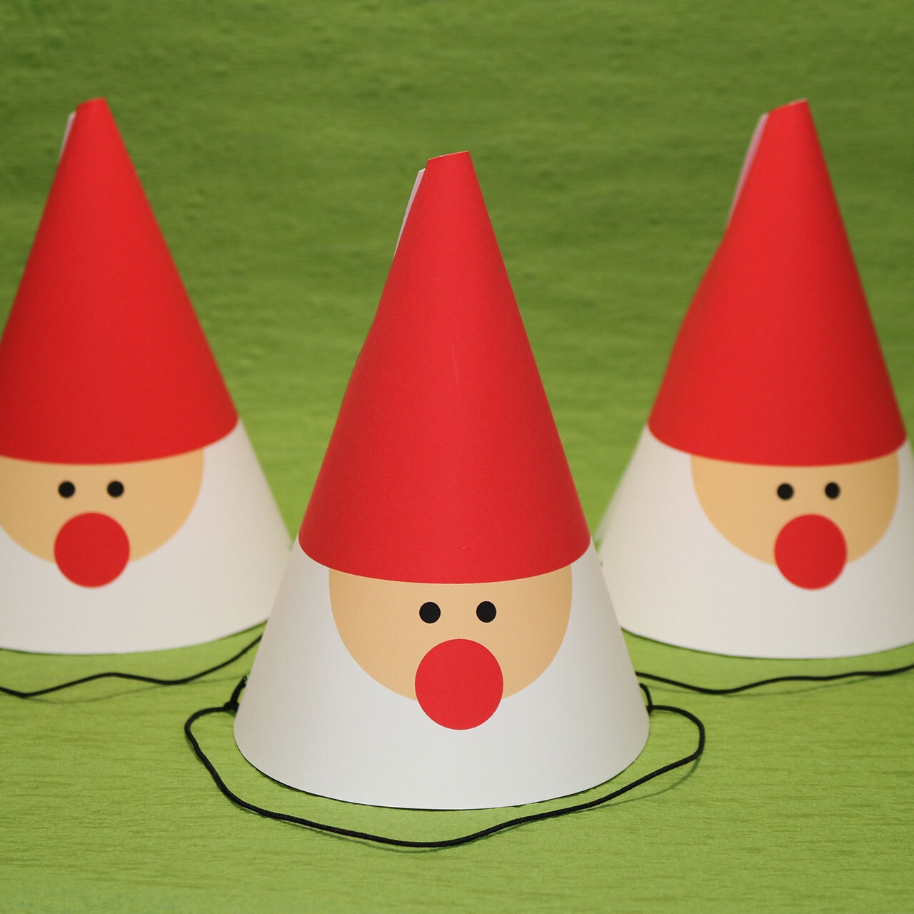 サンタ・トナカイの帽子～クリスマスの手作り衣装 12月の工作 保育士・幼稚園教諭のための情報メディア ほいくis ほいくいず