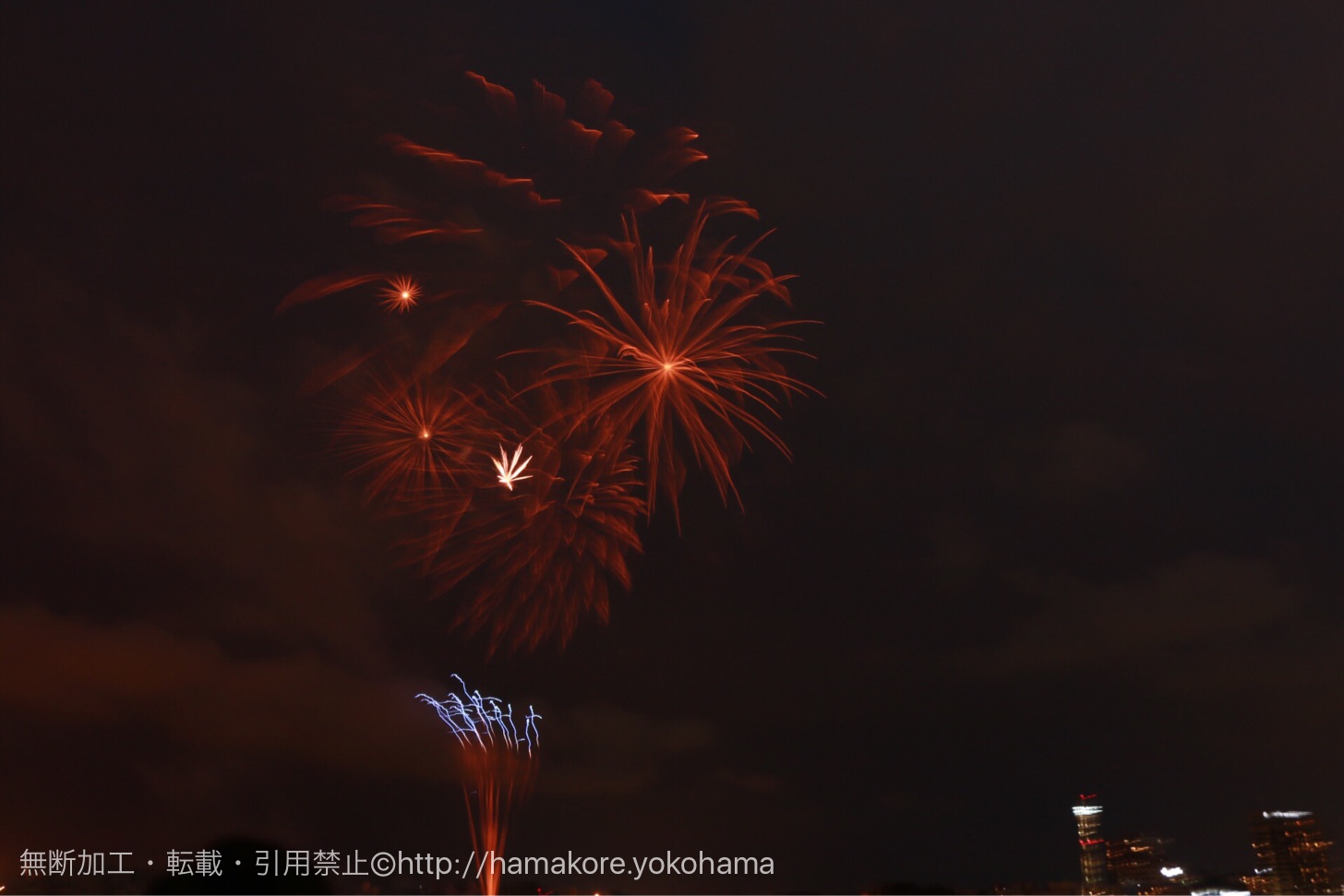 みなとみらいで5分間花火「横浜スパークリングナイト2023」2ヵ所同時打ち上げをぷかり桟橋から - 横浜ウォッチャ