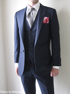 プロが教える結婚式のネイビースーツの着こなし術