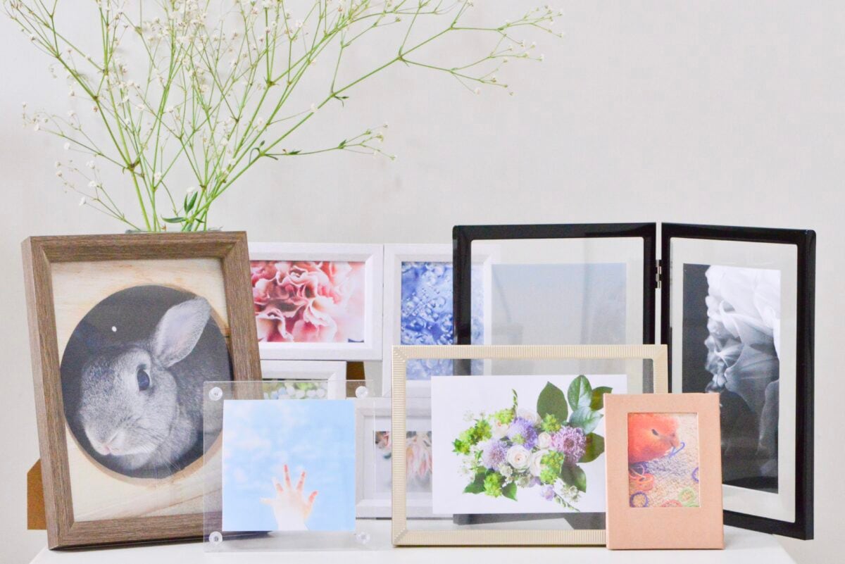 ダイソー “写真立て”は手頃な価格なのにオシャレすぎ♡ 複数枚飾れるものも！ 8選Oggi.jp