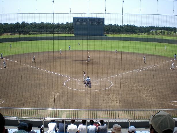 ⭐︎ 茅ヶ崎の美味しい、楽しいが集結！！ みんなで楽しめる夏祭りのお知らせです。 心のバリアフリー 段差をなくすゴムシート設置していますどなたでもご参加出来ます。入場無料。 第１回目の開催！！ 音楽、太鼓、踊り、盆踊りとかけて 「 ボンダンス 」祭りです