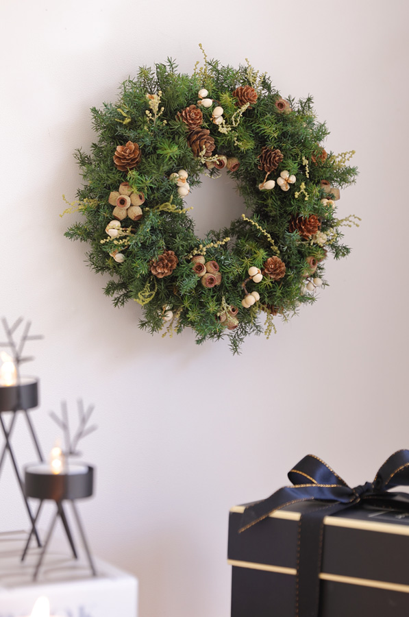 QOBNN 玄関用リース クリスマスリース ライト付きクリスマスデコレーション、手作りのガーランド、正面ドア装飾リースの素晴らしいク楽天市場 クリスマスリース玄関ドア用 40cm 50cm 60cm LEDライト付き クリスマス 飾り フラワーリース 花輪 壁掛け 電池式 リース