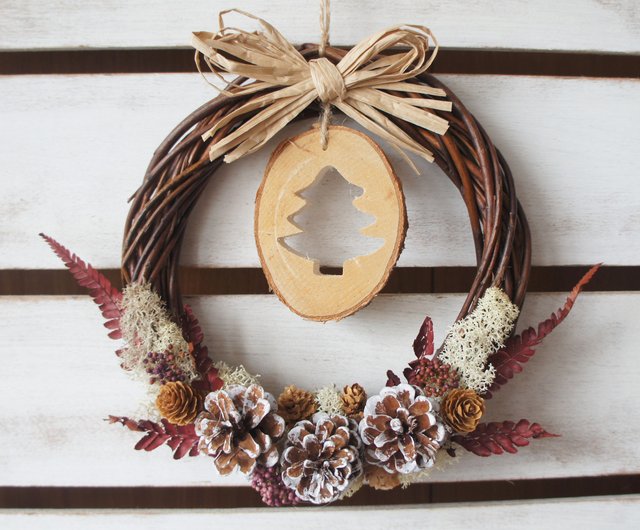 松ぼっくりリースの作り方！下処理や着色、ワイヤーの固定方法も紹介