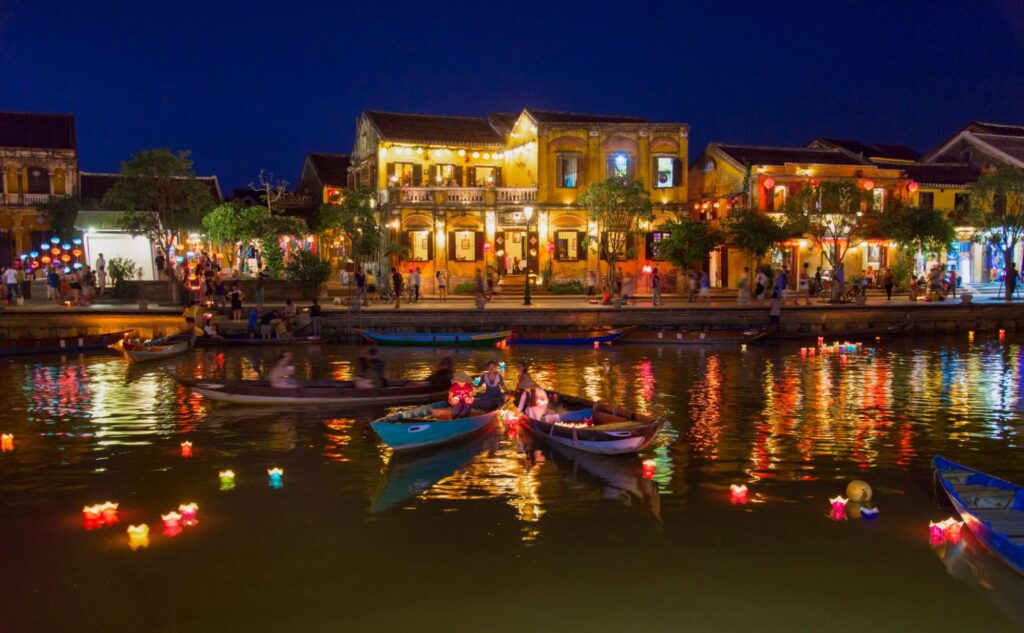 幻想的！ベトナム・ホイアンの絶景「ランタン祭り」とは？開催日や写真映えスポットなど楽しみ方を解説