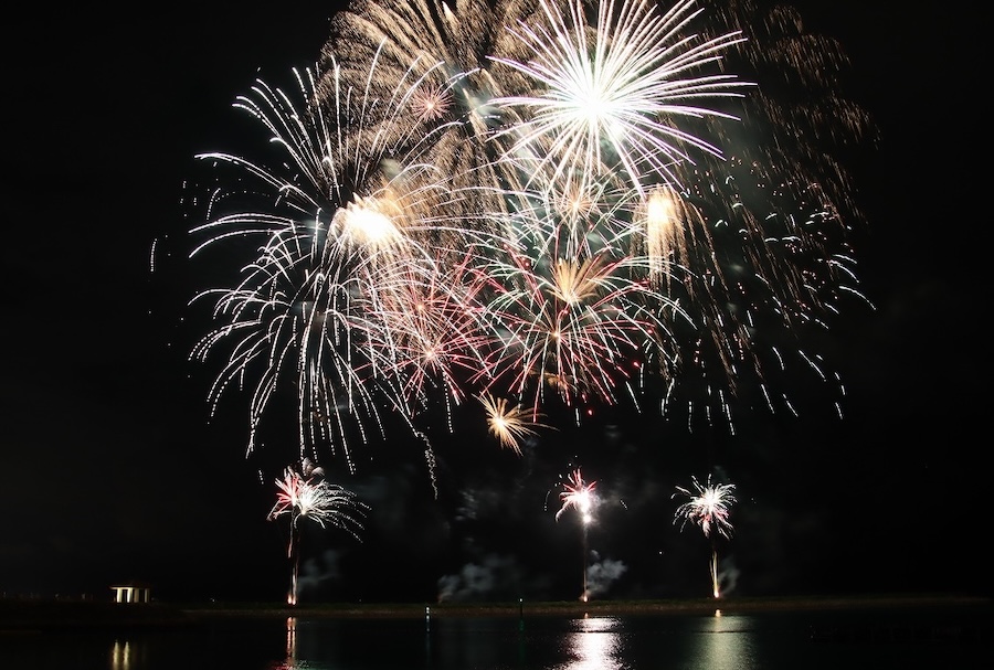 沖縄・アメリカンビレッジ BRUALで花火が見える絶景ディナー！予約のコツとおすすめ席を体験レポ - 車なし女子の全国おでかけ記録