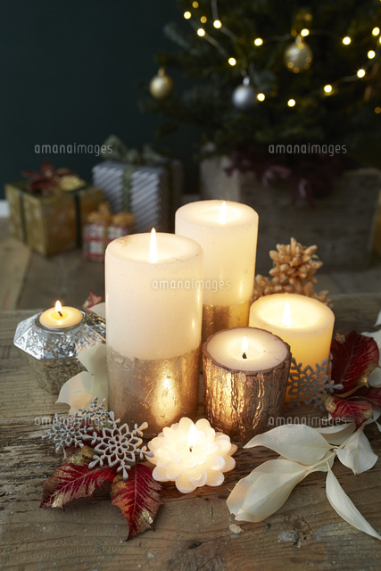 💐 クリスマスのキャンドルアレンジ🕯️ 枝に花材を引っ掛けて固定して、テーブルや棚に飾れるように。 なかなかバランスが難しい。花のある暮らし花のある生活花の写真フラワーアレンジメントフラワーアレンジフラワーアレンジメント教室フラワーレッスン