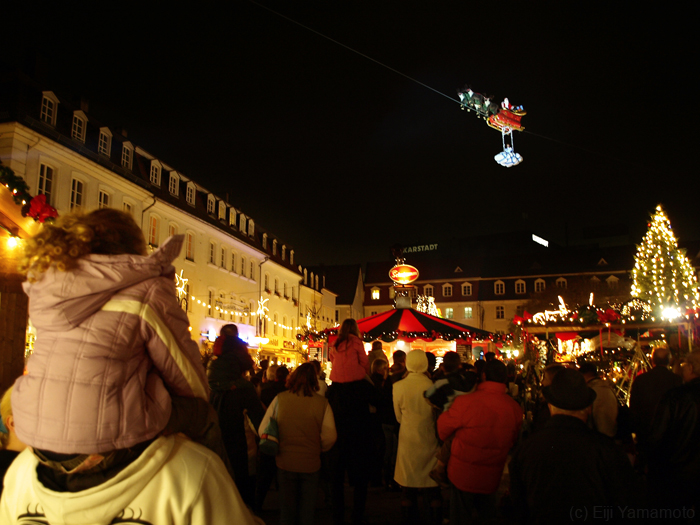 空飛ぶサンタクロースイラスト - No: 599014無料イラスト・フリー素材なら「イラストAC」