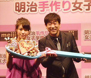 サンリオ×明治」バレンタインを盛り上げるコラボパッケージ登場！アレンジレシピ公開＆コラボカフェも◎2025年1月7日- エキサイトニュース