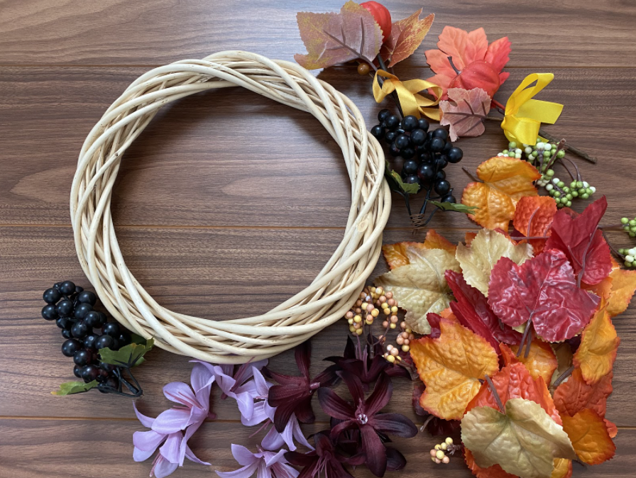 大人可愛いハロウィンリース 秋 三日月型リース ハーフリース 光触媒加工 ハロウィン リース 40*40cm パンプキン 玄関 部屋 北欧 装飾 飾りお家ハロウィン 秋 ナチュラル ハロウィンカラー オレンジ インテリア オータムリース 上品 高級 豪華 おしゃれ かわいい ドア