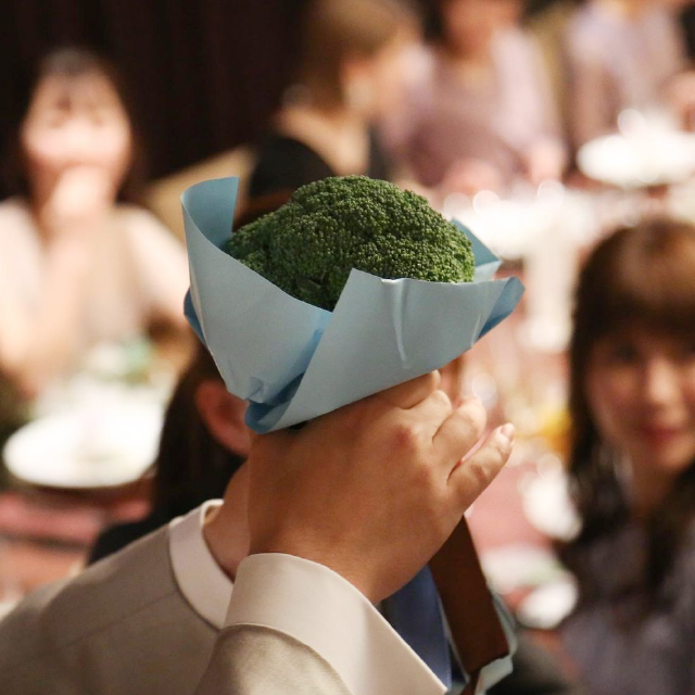 新郎も参加！結婚式で大盛り上がりのブーケトス＆人気景品アイデア集