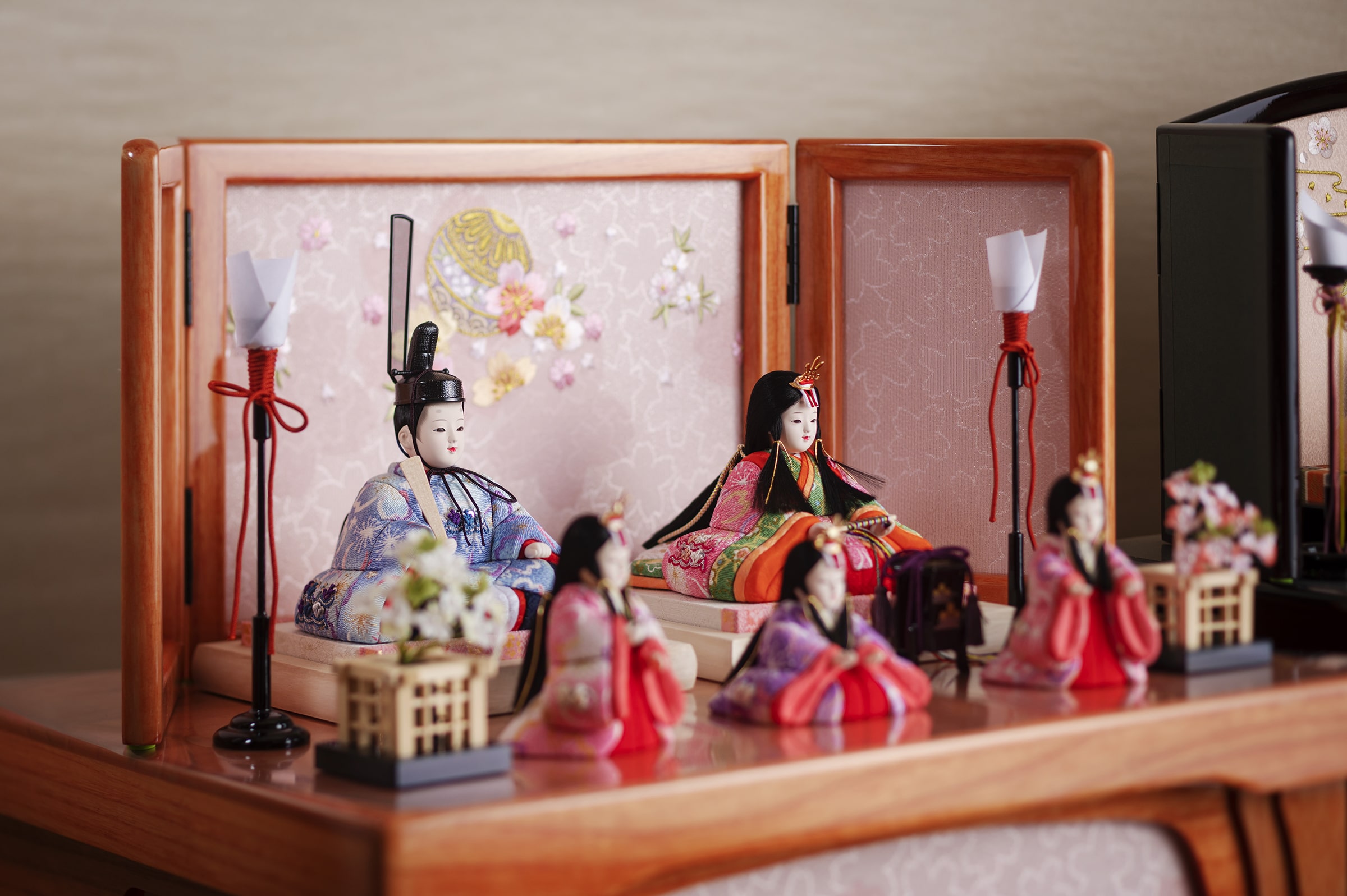 雛人形の飾る場所は？向き・方角・スペースの棚を利用 ひな祭りのお雛様 – 雛人形のひなせい