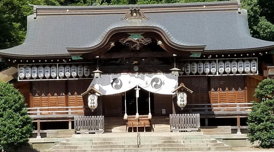 ⛩️祇園祭 神輿渡御のお知らせ⛩️ ７月２０日の日曜日、午後４時15分より、神輿渡御を行います！雄々しく絢爛な令和神輿をはじめ、女神輿や駅東自治会の大人神輿が今年も夏を賑わせ、祭りを楽しむ多くの人たちの熱気が小山の町を埋め尽くします！🔥 来たる 小山の祇園祭
