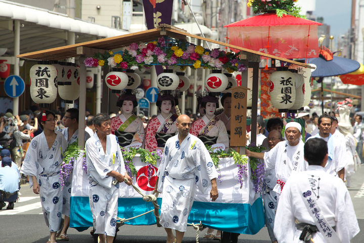 関西でおすすめの初詣スポットを穴場から王道まで紹介！2025年最新版⛩️ - ななめうえトラベル