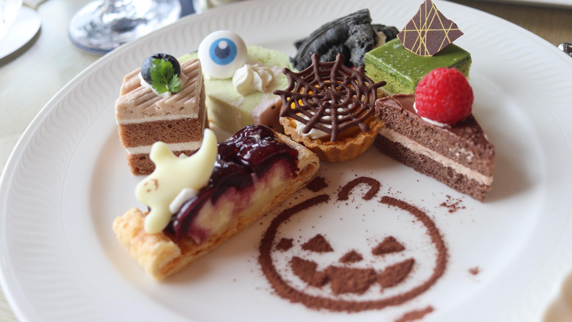 秋の味覚で魔女が仕掛けた、いたずらスイーツを堪能！「ブラックハロウィンアフタヌーンティー」が登場東急ホテルズ＆リゾーツ株式会社のプレスリリース