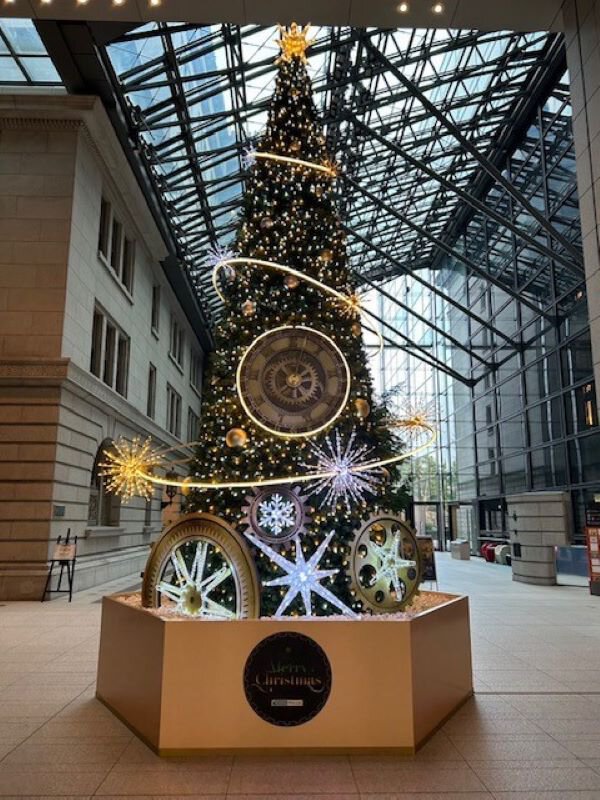 丸の内仲通りのクリスマスイルミネーション 10168004253 の写真・イラスト素材アマナイメージズ