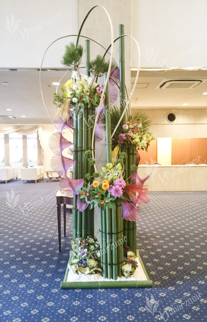 お正月の生け花の楽しみ方。新年を迎えるにふさわしいお花の飾り方は？ -池坊公式 全国のいけばな教室検索サイト