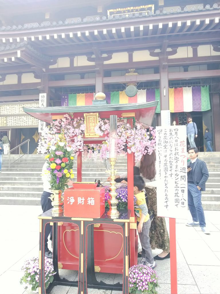 川崎大師子ども盆踊り大会 大人も子どもも輪になって！ 踊るもよし！夜店の屋台を巡るもよし！ 今日21日は、恒例のくじ引き大会も実施されます！中学生以下ならどなたでも無料で参加できます過ぎゆく夏休みの盆踊りにご家族でお出かけください。 8月22日まで開催